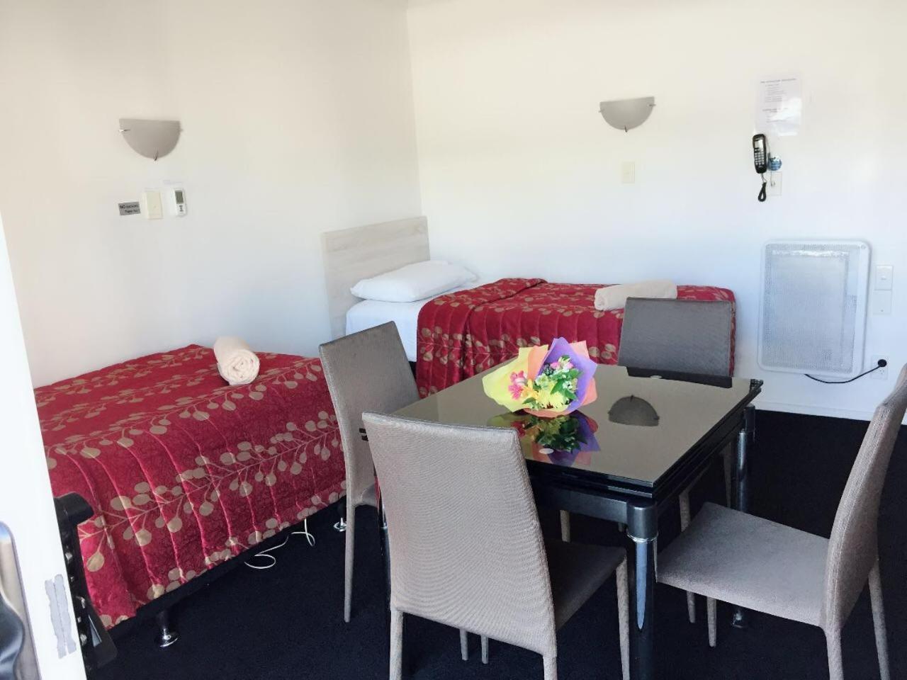 Rose Court 4*
