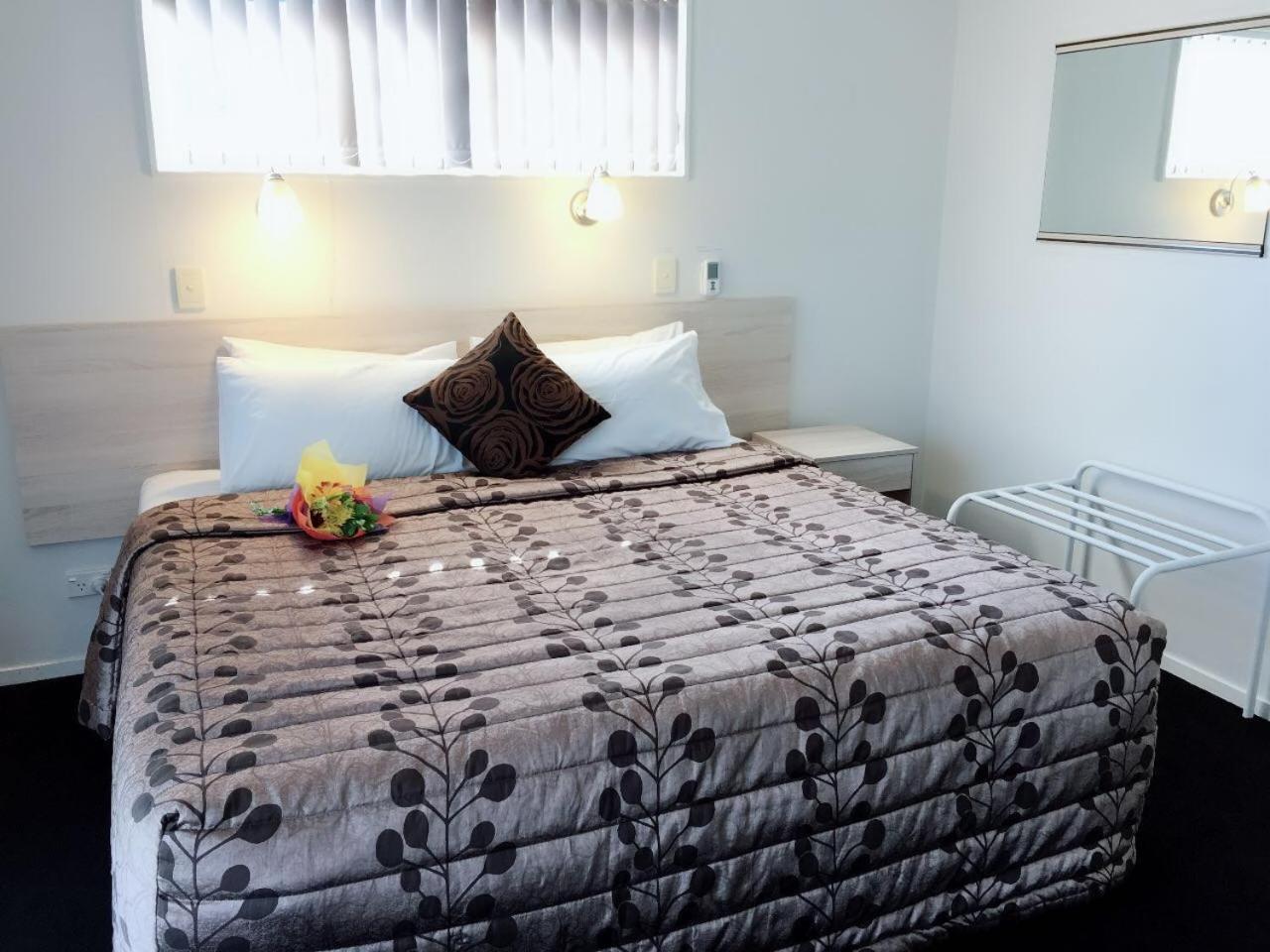Rose Court Motel 4*