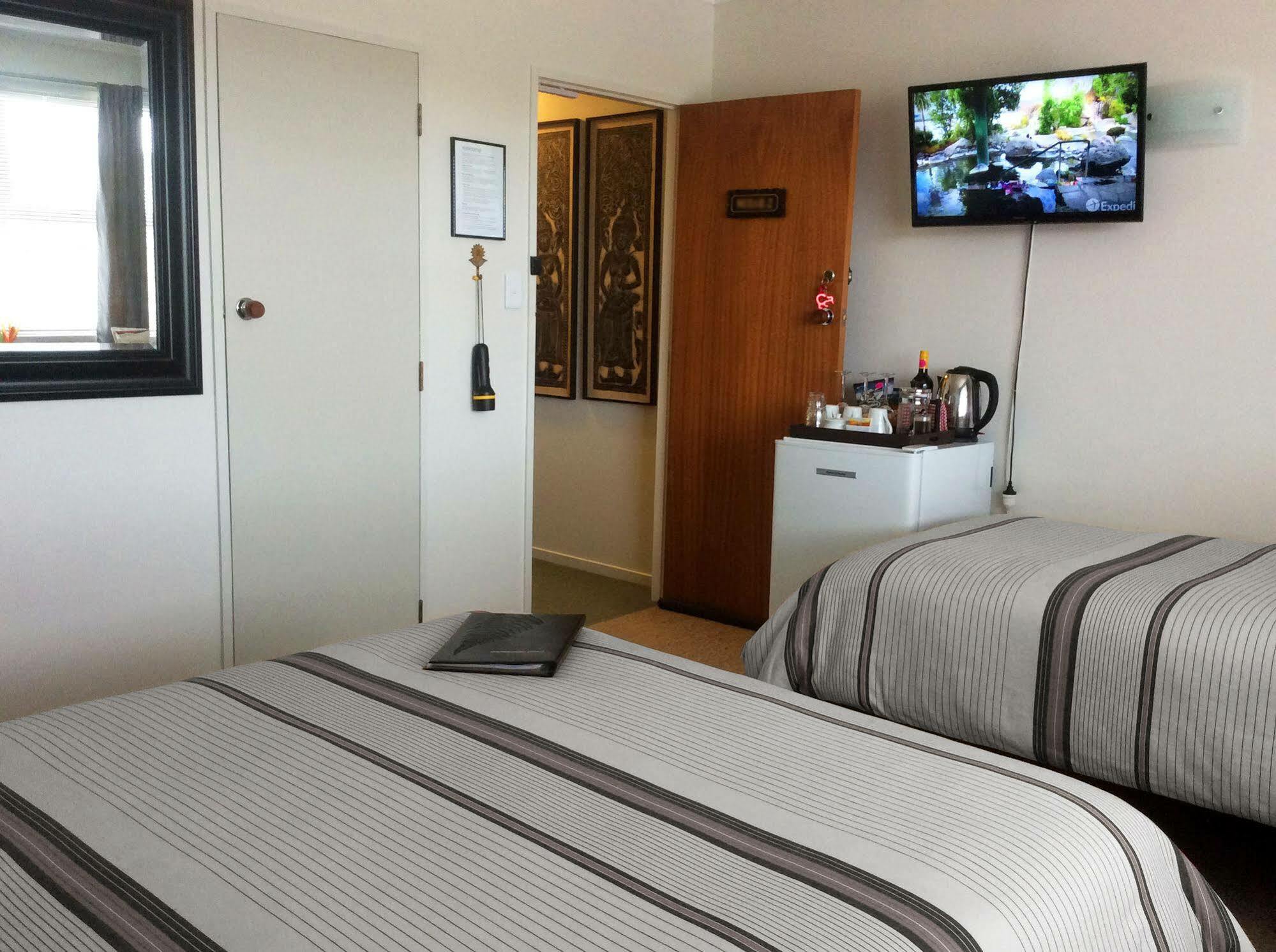 Guysers Gaystay For Men Hotel