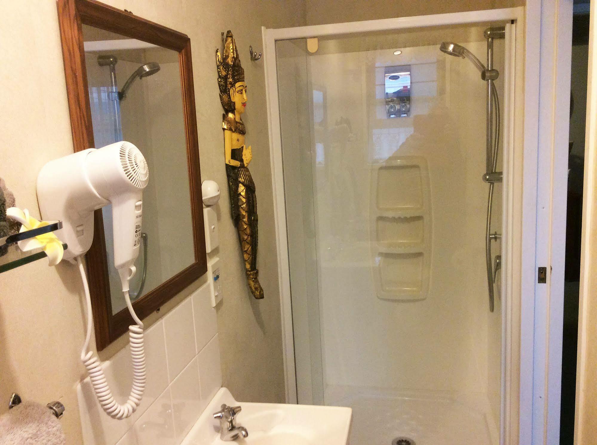 Guysers Gaystay For Men Hotel Rotorua