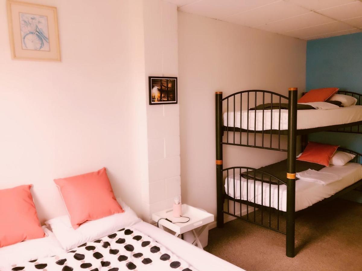 Planet Backpackers Hostel *