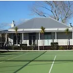 Kiwi On The Lake 3 Bedroom,Chalet Villa