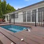 Lakefront Getaway In Rotorua