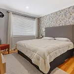 Lakefront Getaway In Rotorua