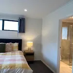 Modern Chic - Ideal Location - 5 Bedrooms - In Rotorua