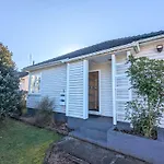 Classical Kiwi Holiday Home Near City Center