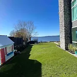Cozy Lakeside Oasis