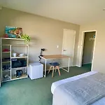 Cozy Glenholme Ensuite