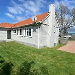 Whole House, Amohau St Opposite Trade Central - 3 Bedrooms, Sleeps Up To 6, 5 Beds, Wheel Chair Friendly