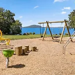Fabulous Lake Front House-Private Lake Access