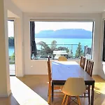 Lake Edge Retreat, Tarawera