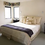 Nicara Lakeside Lodge