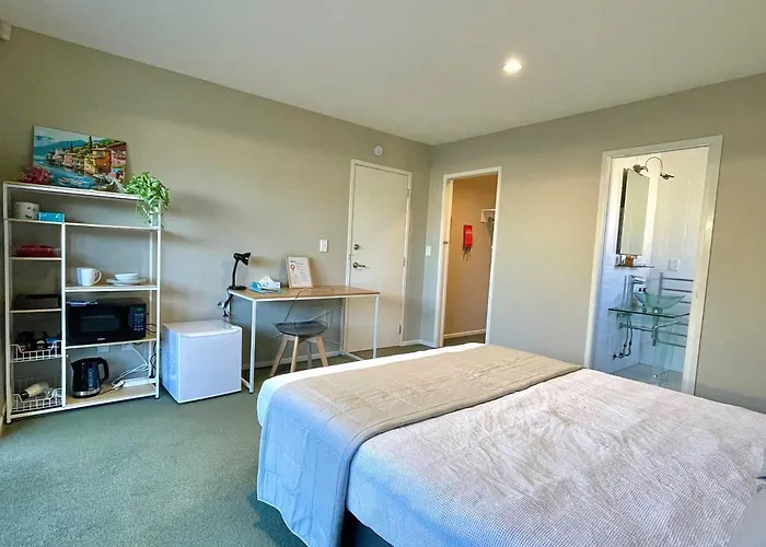 Cozy Glenholme Ensuite
