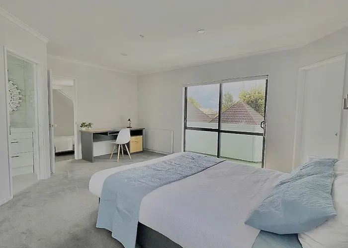 Cozy Victoria Ensuite