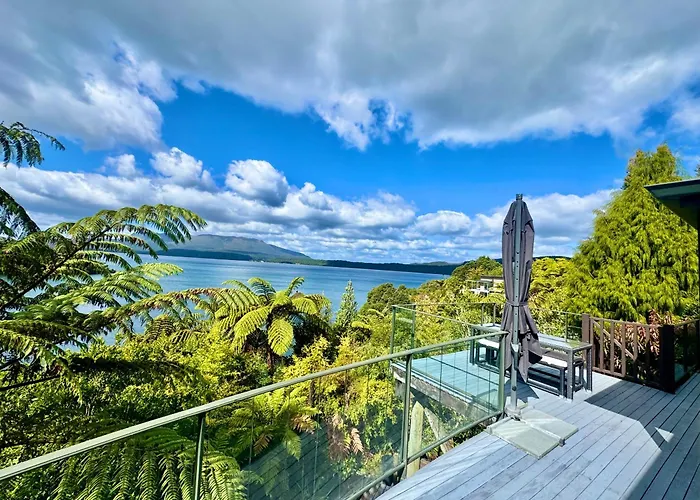 Lake Edge Retreat, Tarawera