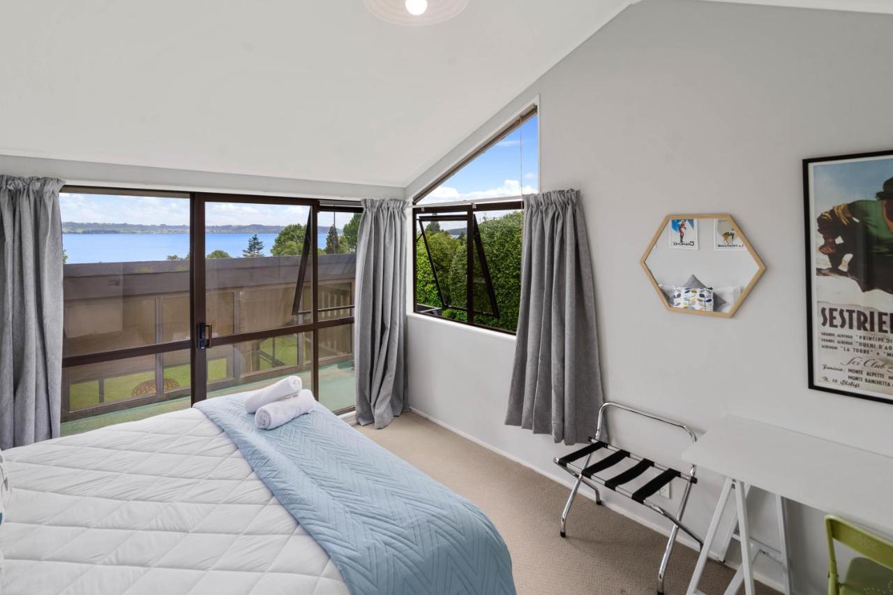 The Bird House: Stylish Retreat With Views *