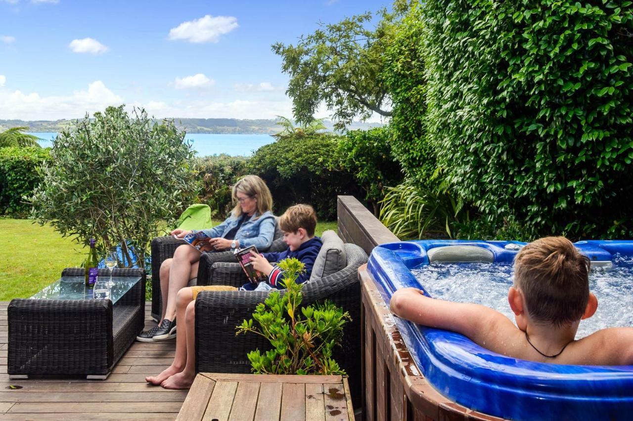 The Bird House: Stylish Retreat With Views * Rotorua