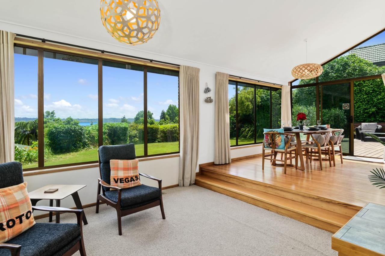 The Bird House: Stylish Retreat With Views Holiday home Rotorua
