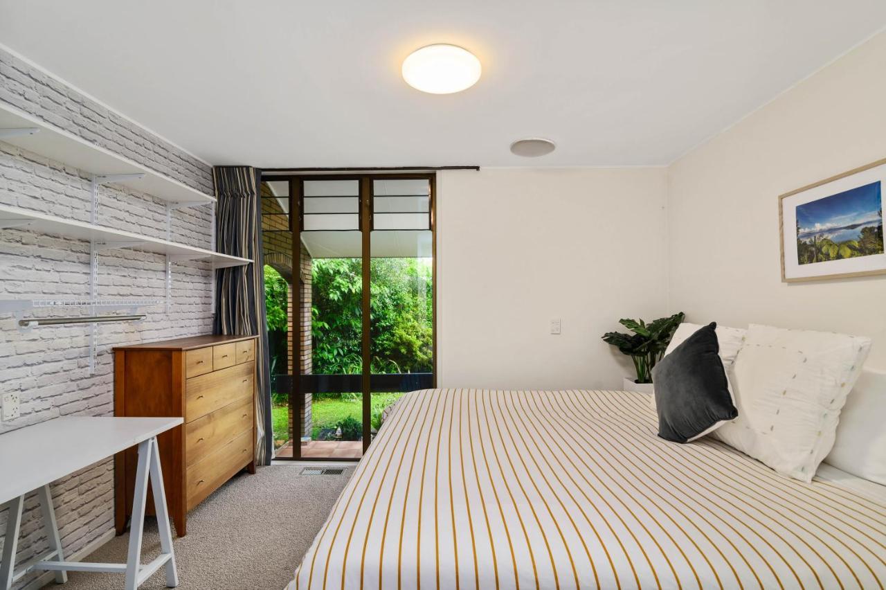 Holiday home The Bird House: Stylish Retreat With Views Rotorua