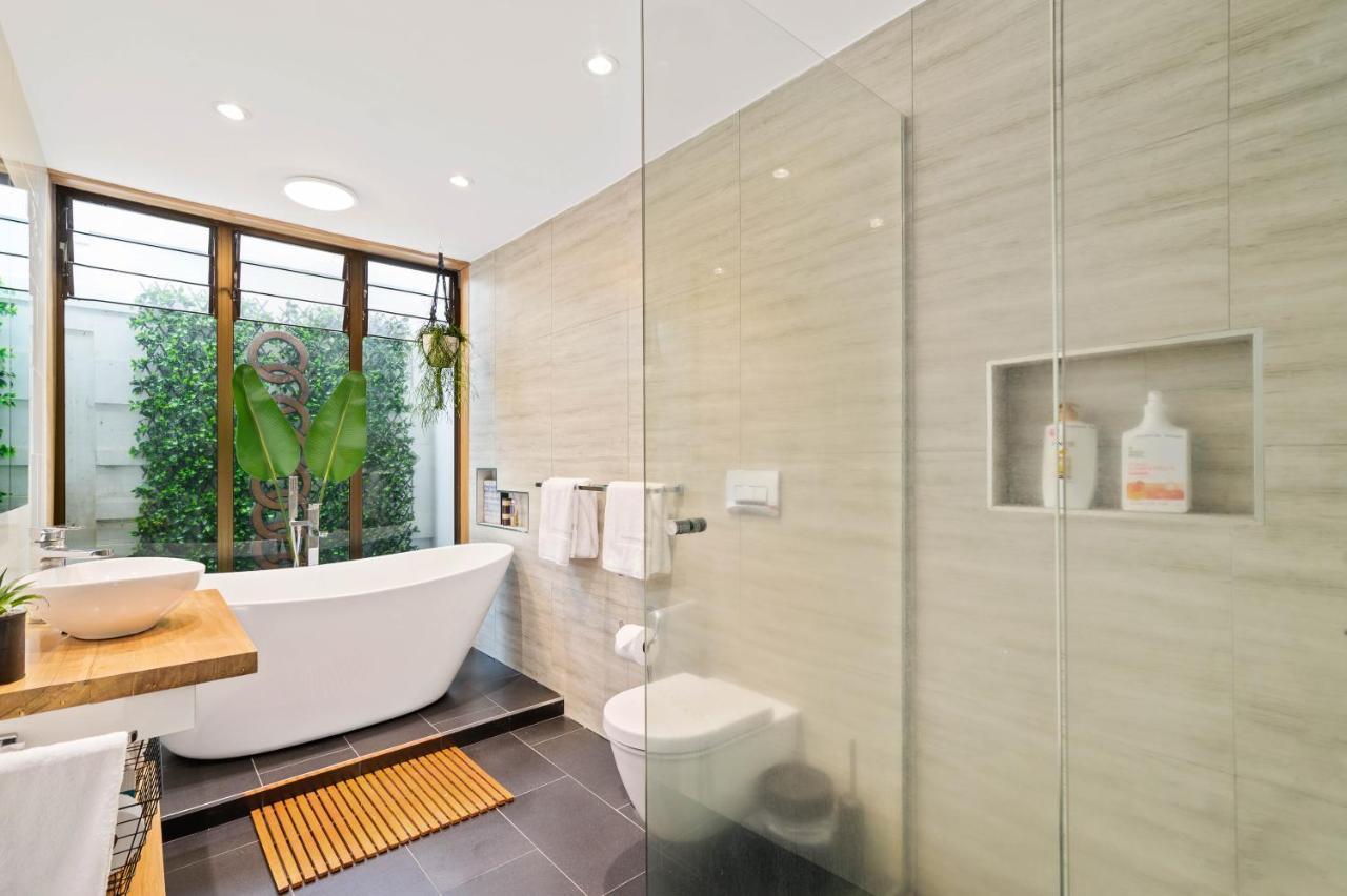 The Bird House: Stylish Retreat With Views Rotorua