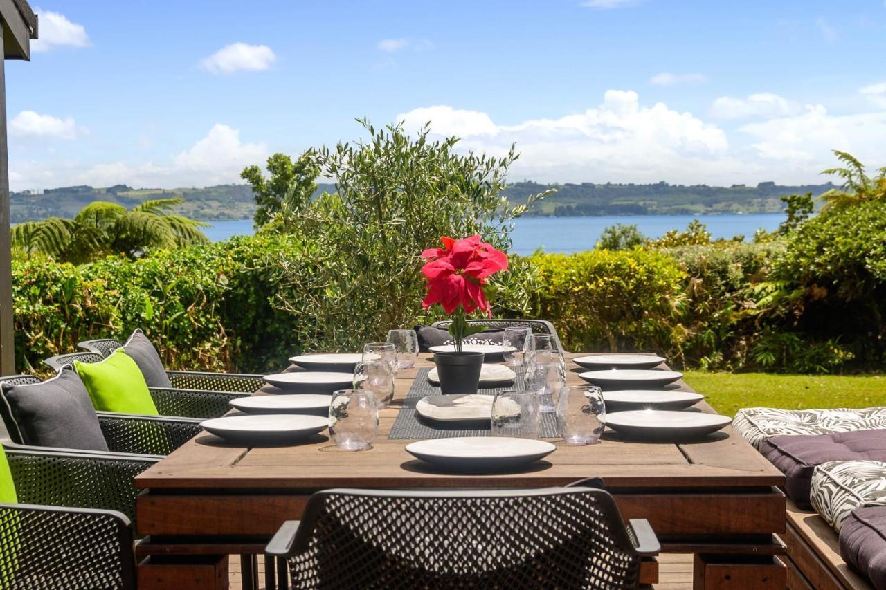 The Bird House: Stylish Retreat With Views
