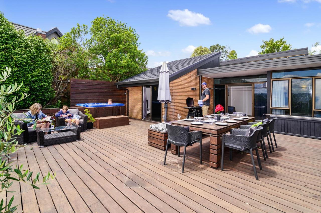 The Bird House: Stylish Retreat With Views *