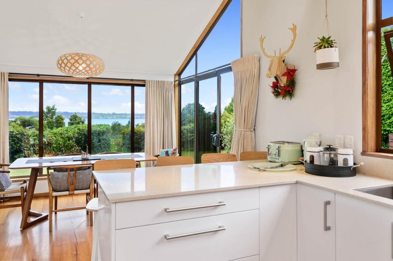 The Bird House: Stylish Retreat With Views Holiday home Rotorua
