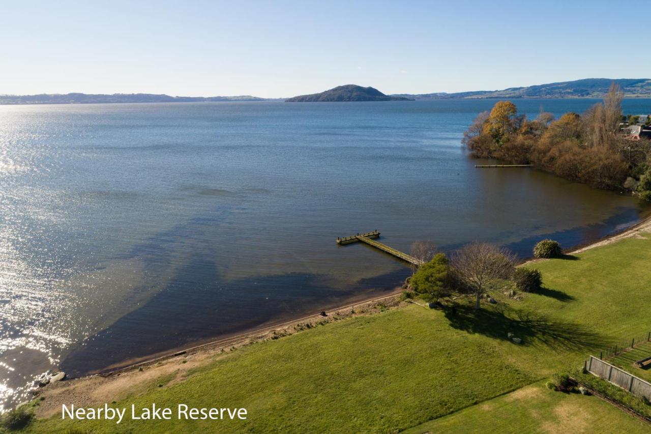 The Bird House: Stylish Retreat With Views Rotorua