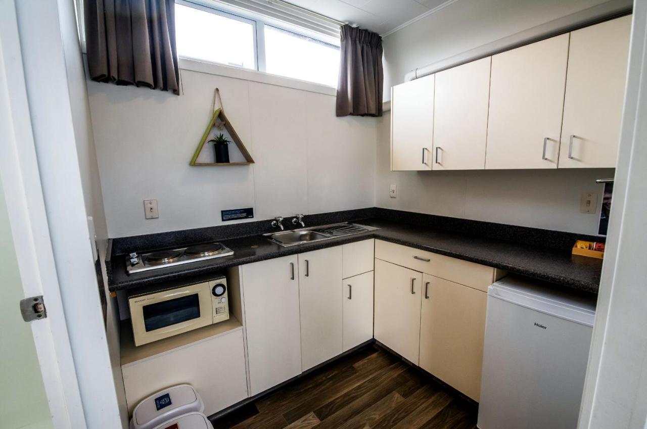 Aura Motel 4*