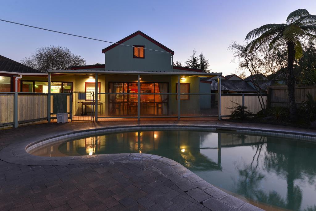 Smoke Hot Springs & Camp Hostel Rotorua