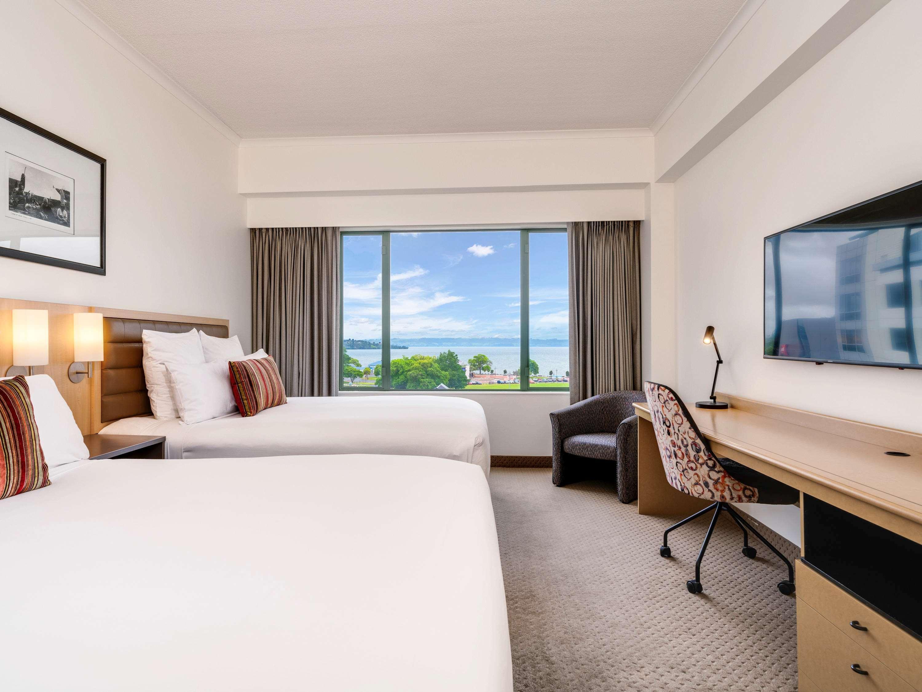 Novotel Lakeside Hotel