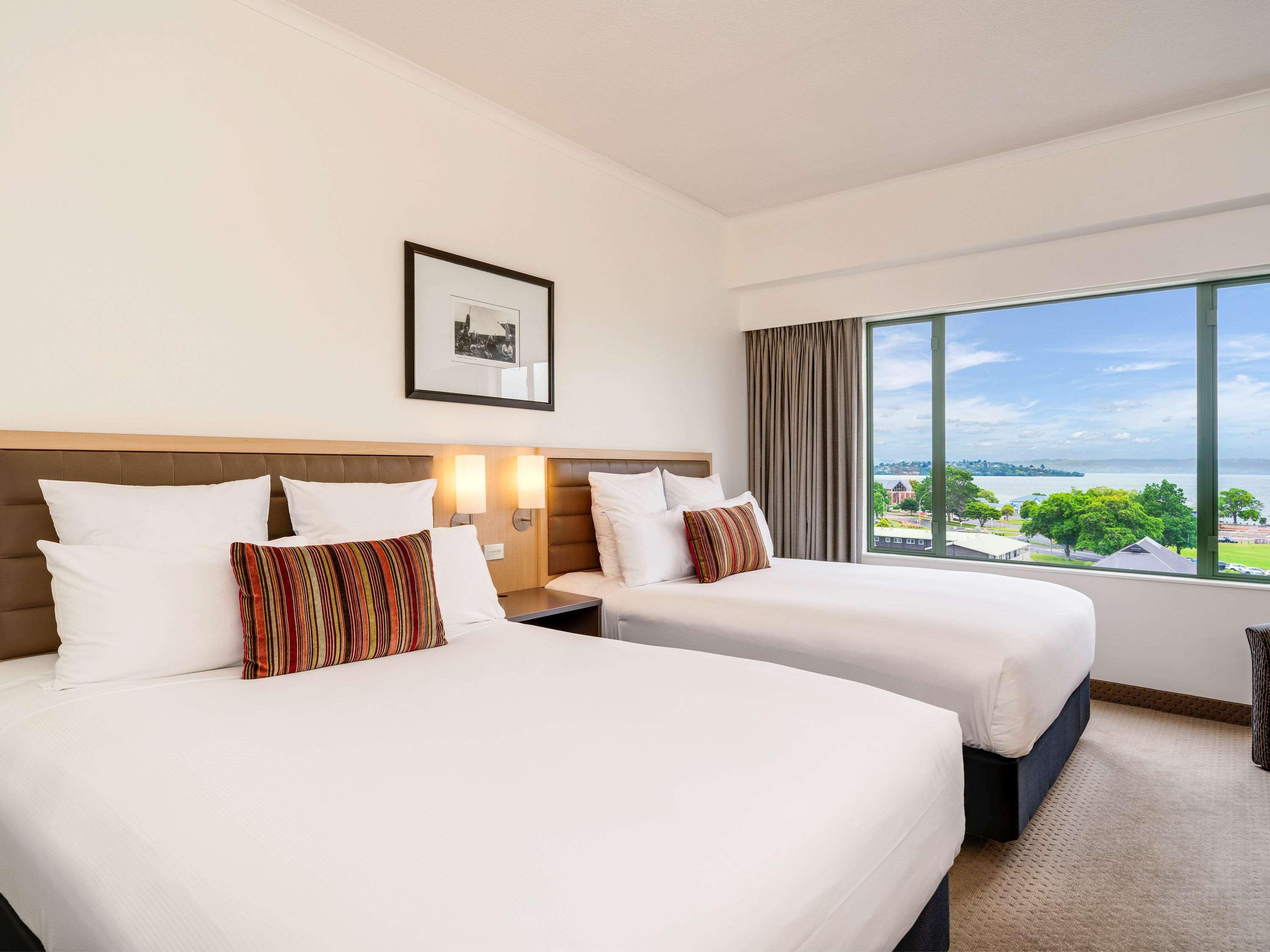 Hotel Novotel Lakeside 4*