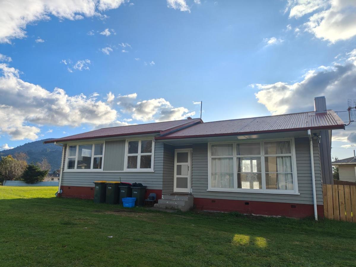 3 Bedrooms Plus Lounge And Kitchen And Bathroom And Laundry Rotorua