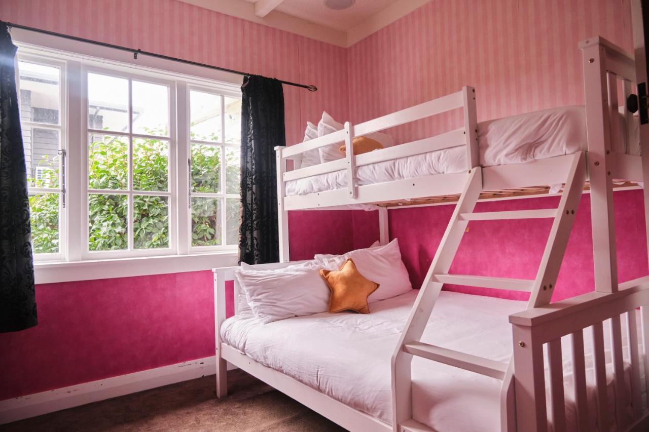 Victorian Designs - Spacious In Central Holiday home Rotorua