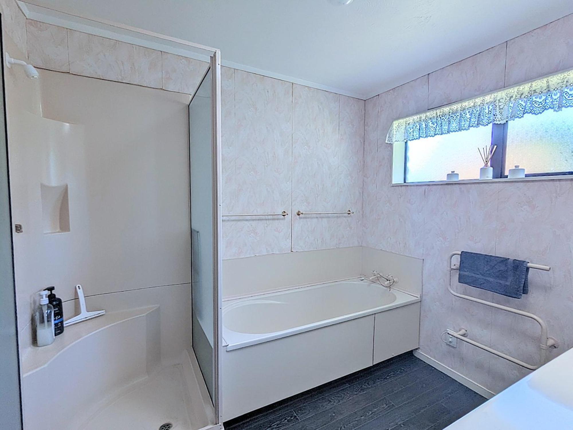 Available Now! Family Near Redwood Forest Rotorua