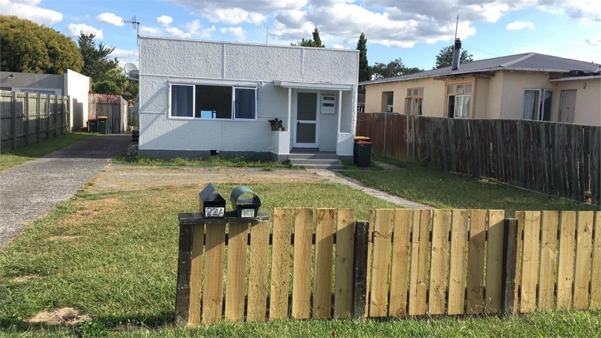 4 Doulbe Beds Including 1 Sofa Bed House, 22a Pererika St, Holiday home