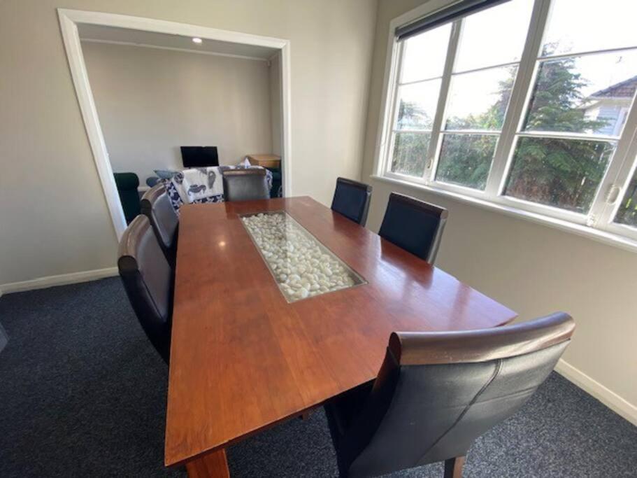 Whole House, Amohau St Opposite Trade - 3 Bedrooms, Sleeps Up To 6, 5 Beds, Wheel Chair Friendly Rotorua