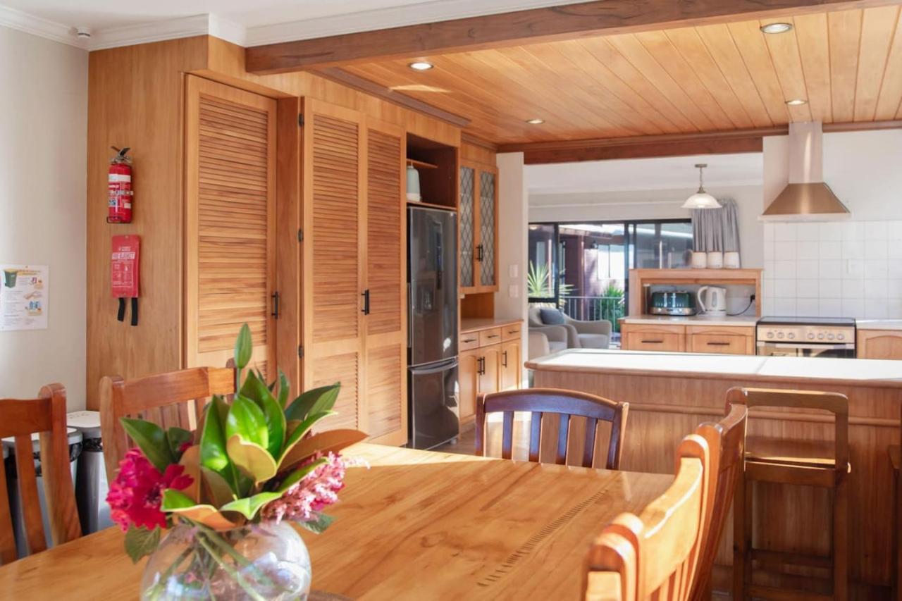 Parawai Lakehouse Sanctuary Holiday home