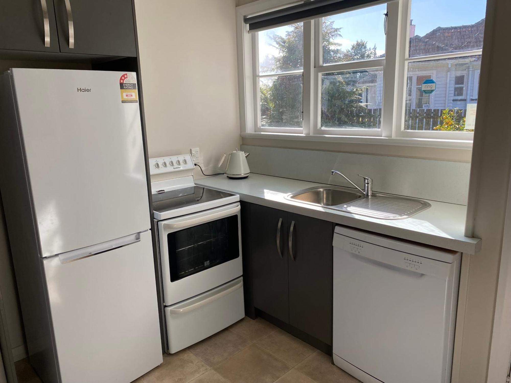 Whole House, Amohau St Opposite Trade - 3 Bedrooms, Sleeps Up To 6, 5 Beds, Wheel Chair Friendly Rotorua