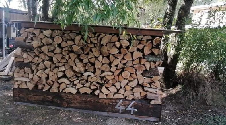 Hot Log Fire Up To 16 Guests Holiday home Rotorua