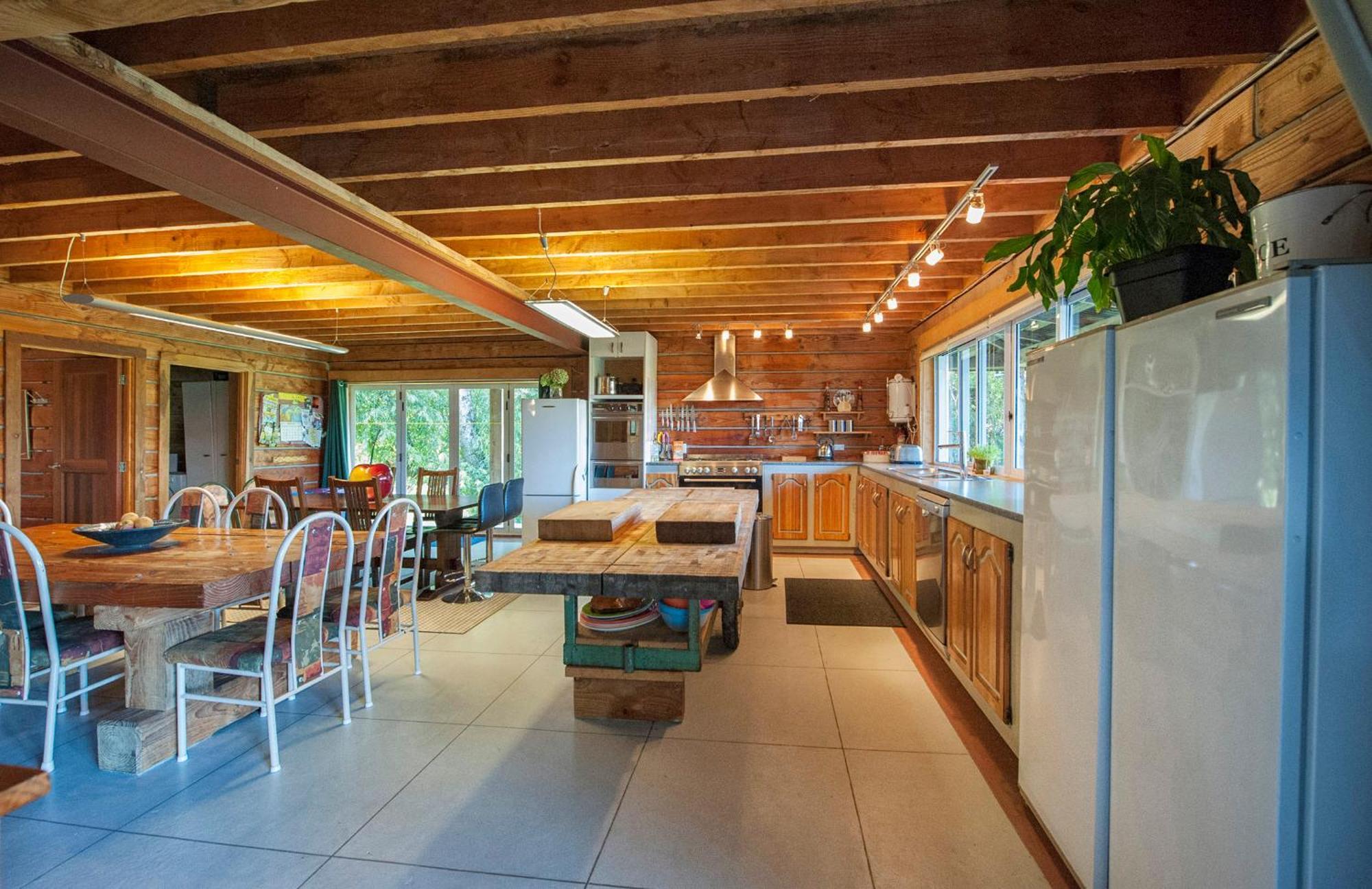 Hot Log Fire Up To 16 Guests
