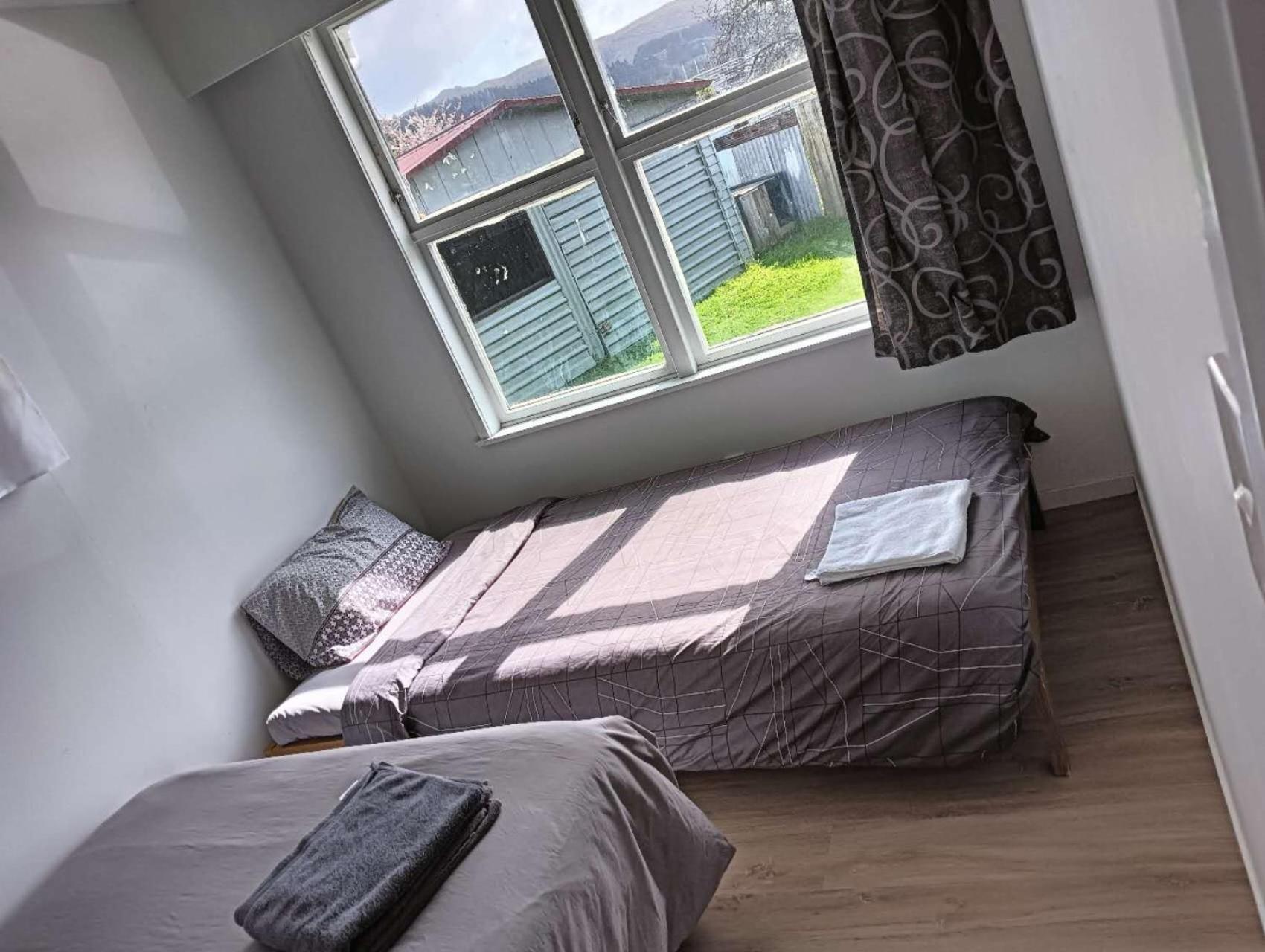 3 Bedrooms Plus Lounge And Kitchen And Bathroom And Laundry * Rotorua