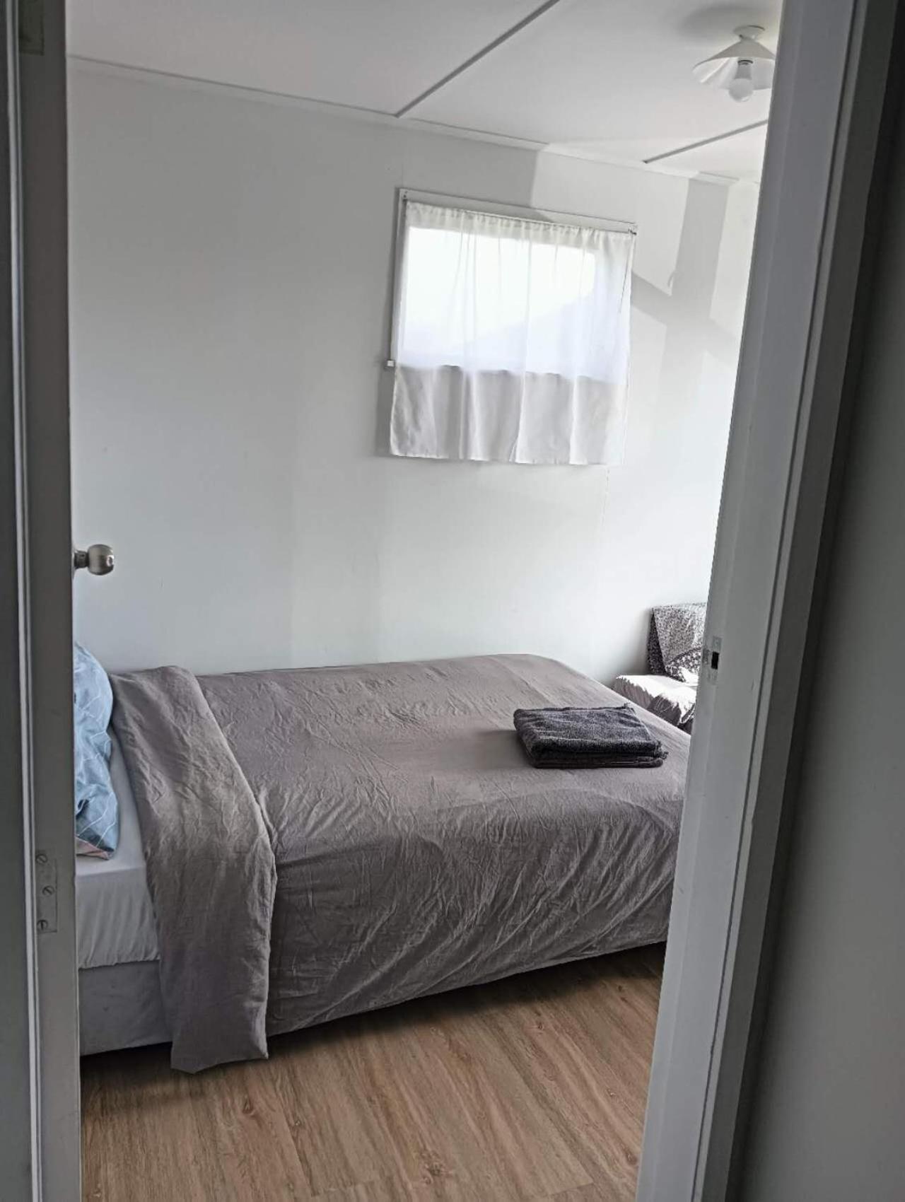 3 Bedrooms Plus Lounge And Kitchen And Bathroom And Laundry
