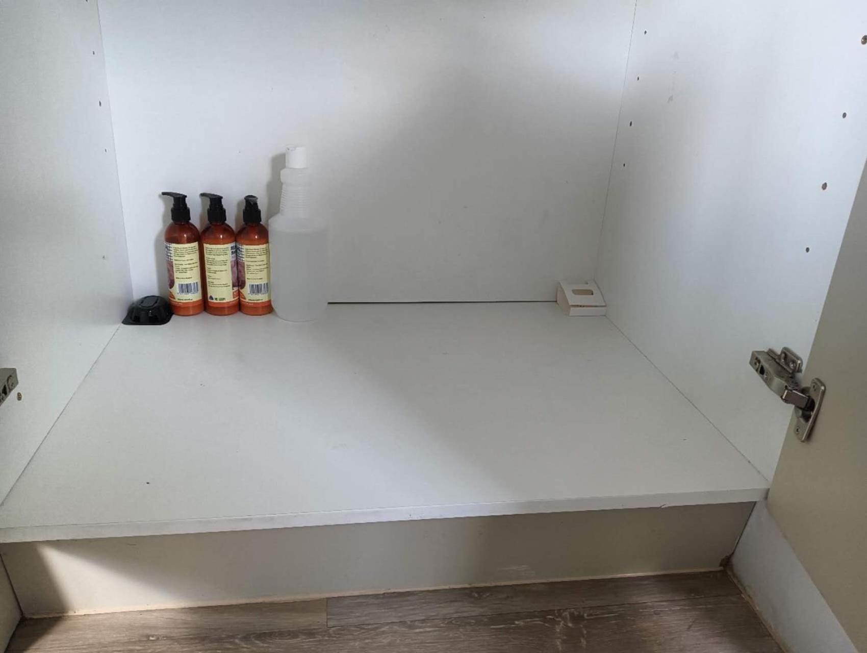 3 Bedrooms Plus Lounge And Kitchen And Bathroom And Laundry Guest house