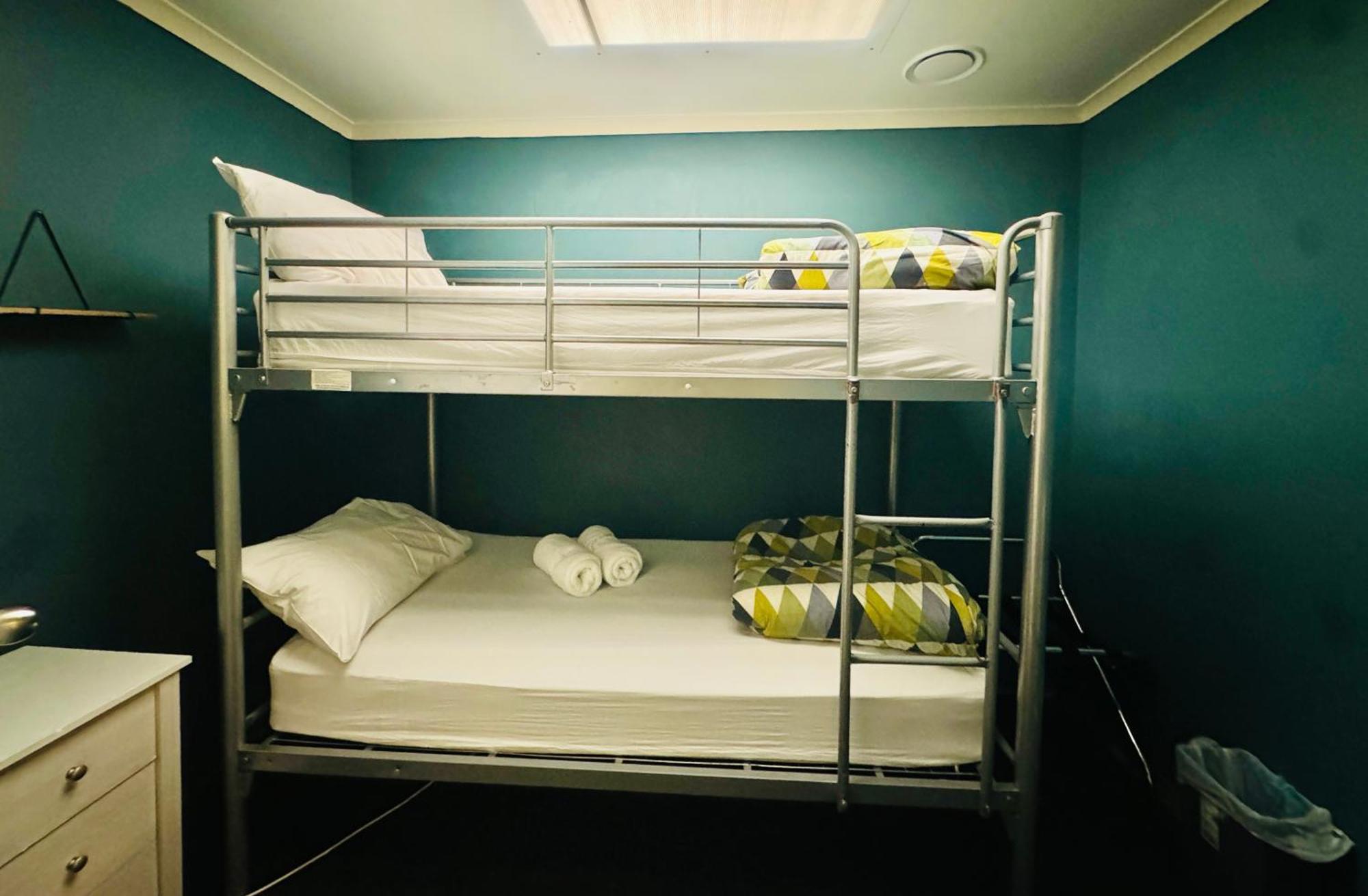 Downtown Backpackers Hostel *