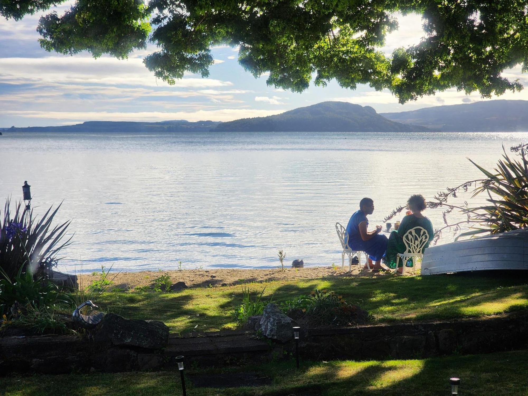 Lakeside Getaway Self-contained Unit