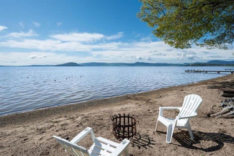 Apartment Lakeside Getaway Self-contained Unit *