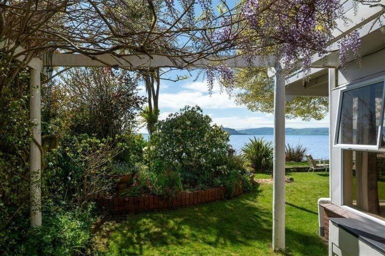 Apartment Lakeside Getaway Self-contained Unit