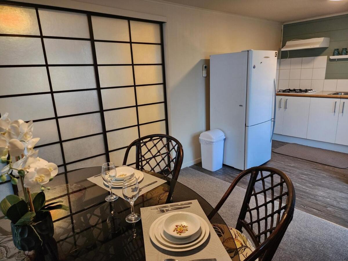 Apartment Lakeside Getaway Self-contained Unit *