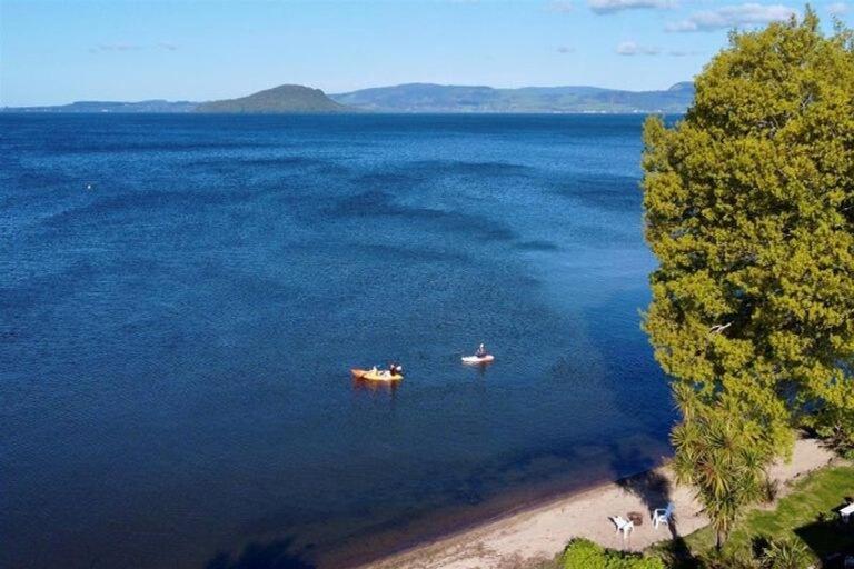 Lakeside Getaway Self-contained Unit Rotorua